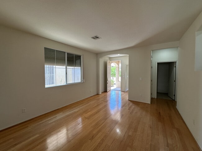 Building Photo - 9900 Shadow Grove Ave