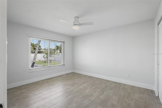 Building Photo - 3755 Belle Vista Dr E