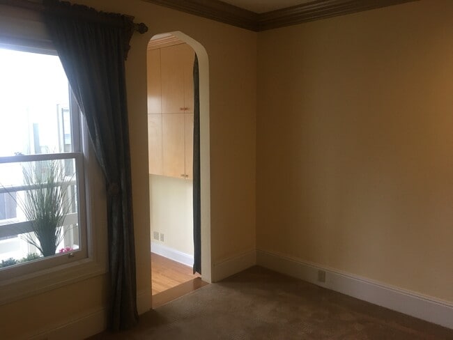 Building Photo - 408 Lombard St