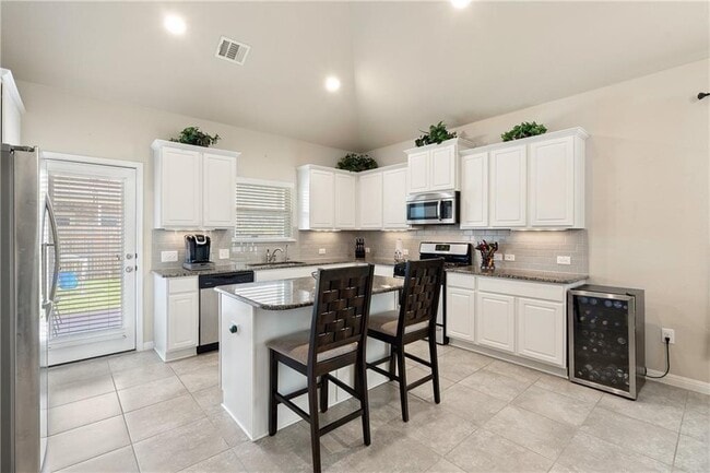 Building Photo - 601 Flag Ln