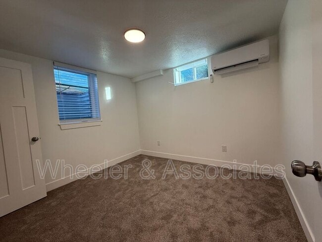 Building Photo - 3718-3718 Brinker Ave