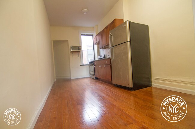 Primary Photo - 781 Franklin Ave