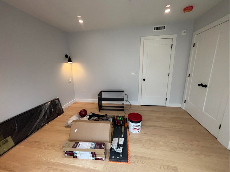 Building Photo - 12 Aldersey St