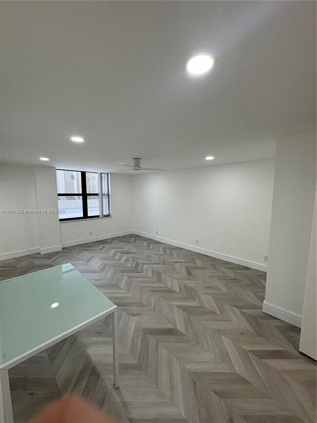 Building Photo - 1800 Collins Ave