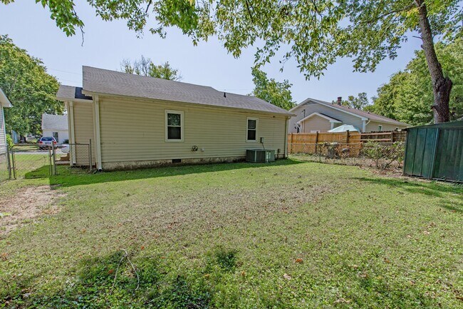 Building Photo - 857 Heritage Cir