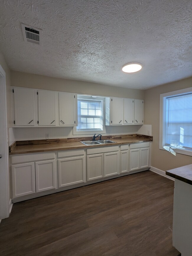 Building Photo - 7574 US-1