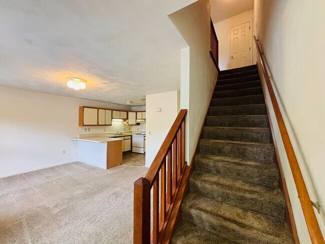 Building Photo - 824 Patrick Henry Dr