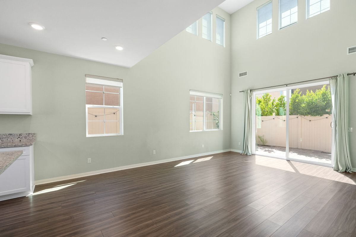 Building Photo - 528 Tibbetts St