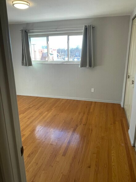 Building Photo - 7332 Hampshire Dr