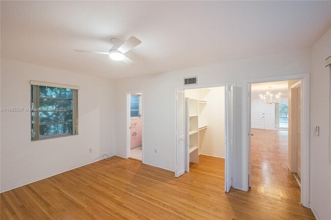 Building Photo - 5600 San Vicente St