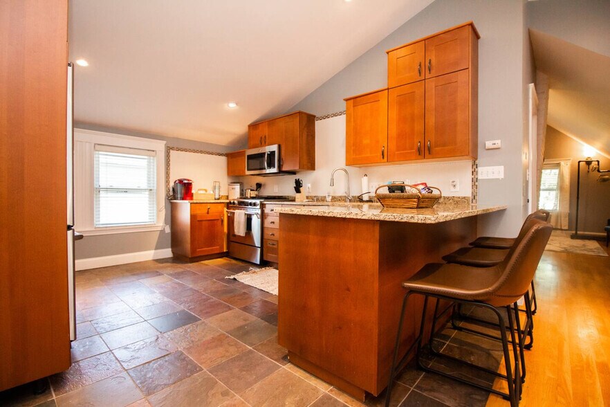 Building Photo - 247 Savin Hill Ave