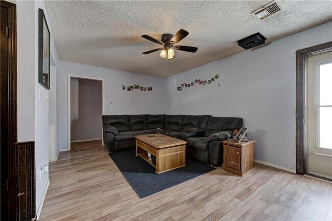 Building Photo - 330 Overton Dr