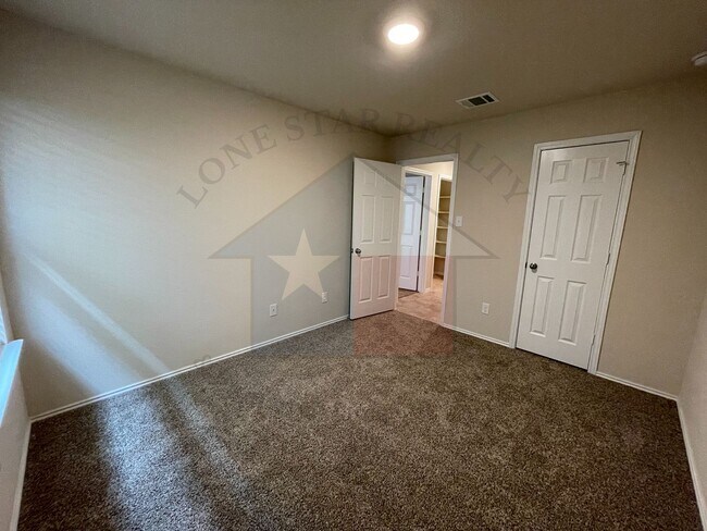 Building Photo - 9601 Murandy Dr