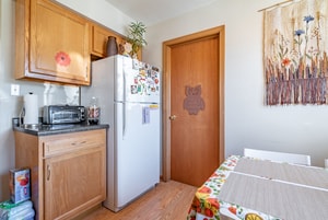 Building Photo - 8209 W Wilson Ave