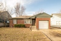Building Photo - 3 Bedroom 1 Bath in Tulsa