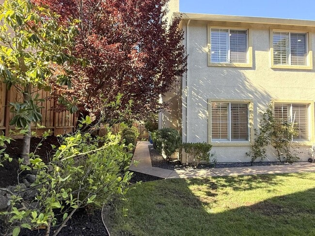 Building Photo - Beautifully Remodeled Modern Home In Wests...