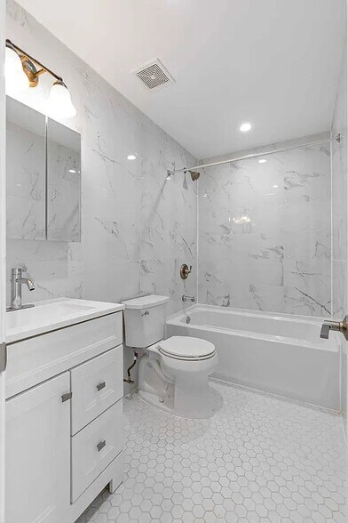 Building Photo - 307 W 136th St