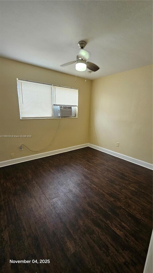 Building Photo - 1840 Fern Rd