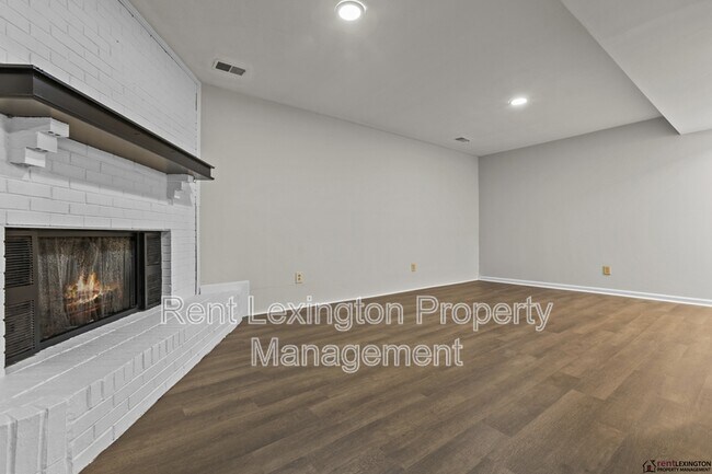 Building Photo - 1321 Leaning Tree Ln