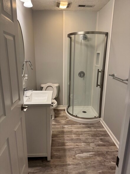 Bathroom 3 - 644 Edwardian Ln