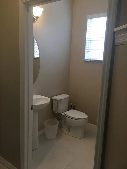 Building Photo - 10316 Fallsgrove St