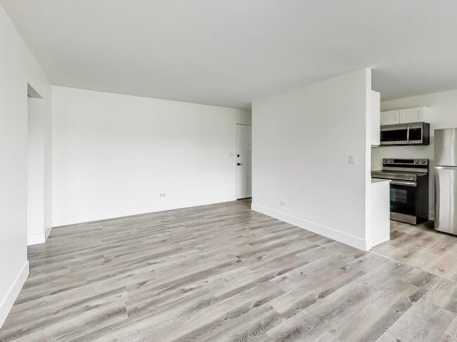 Building Photo - 7250 N Western Ave