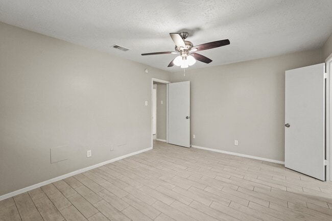 Building Photo - 105 Navajo Dr