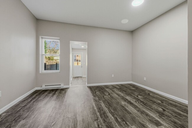 Building Photo - 2 bedroom one bath townhouse in Wilmington