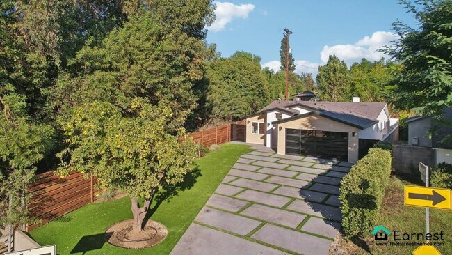 Building Photo - 4 + 3 Elegant Sherman Oaks Retreat with Po...