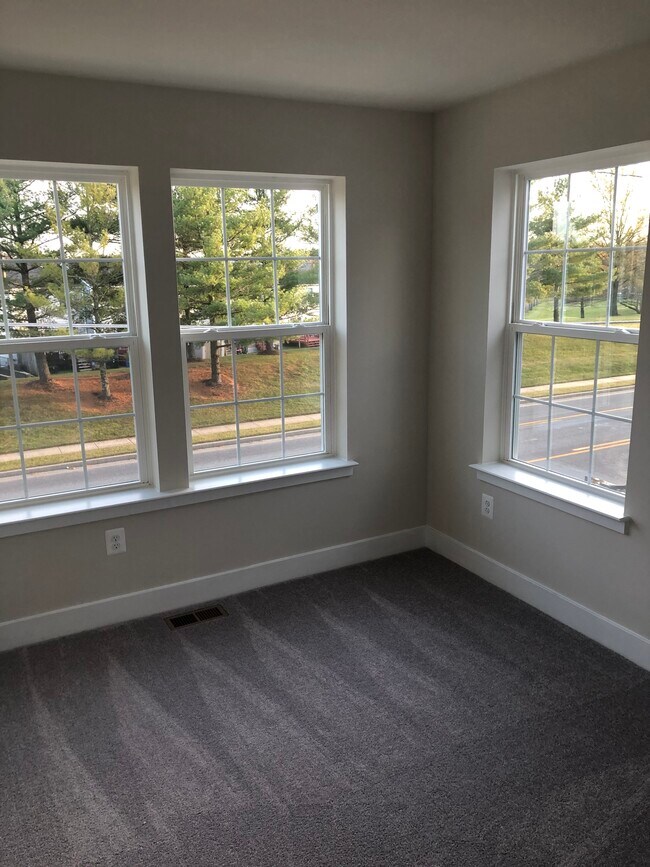 Building Photo - 7870 Johnnycake Rd