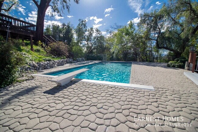 Building Photo - 11619 Lerdo Ave