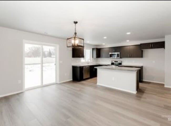 Building Photo - 672 S Blackfoot