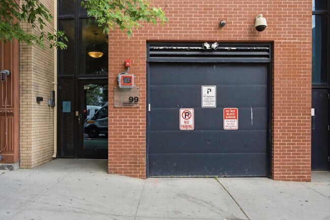 Building Photo - 99 Montgomery St