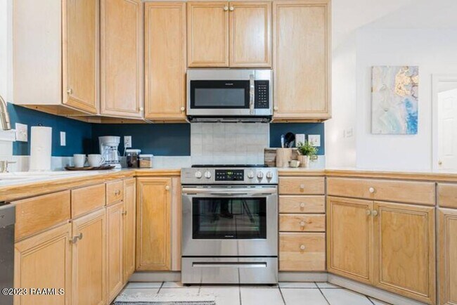 Building Photo - 204 Student Ln