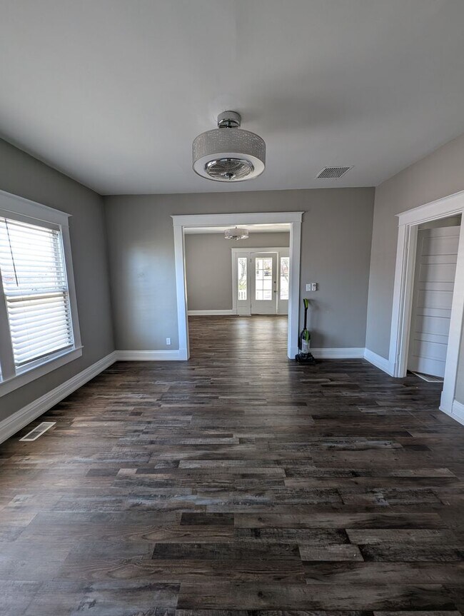 Building Photo - 4 Bedroom House in Boonville
