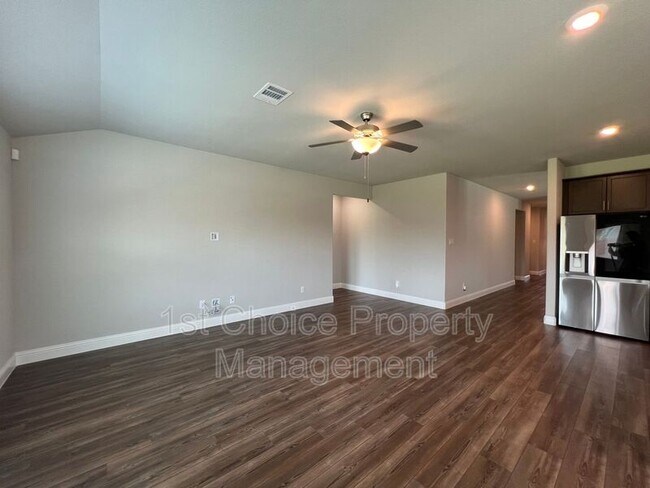 Building Photo - 2101 Sun Star Dr