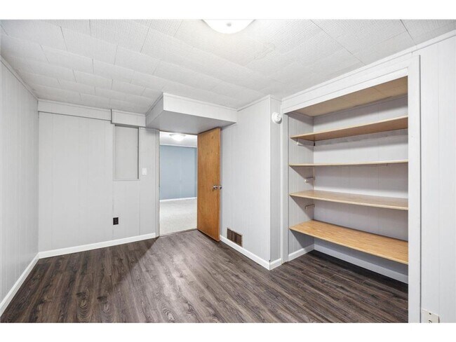 Building Photo - 4 Bed - 2 Bath Brooklyn Park Home with Lar...