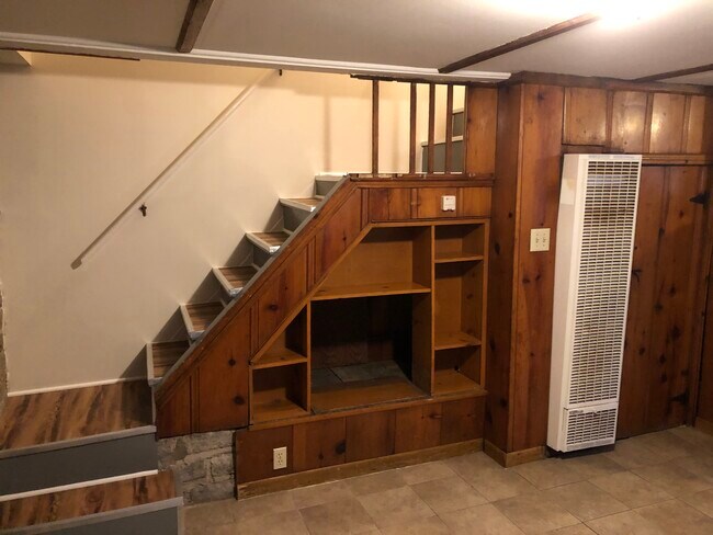 Building Photo - 753 1/2 Sullivant Ave.