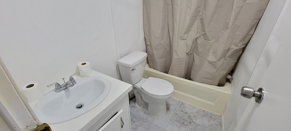 Building Photo - 23047 Cactus Rd