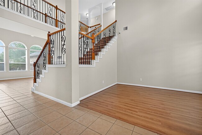 Building Photo - 11002 Kirker Ln