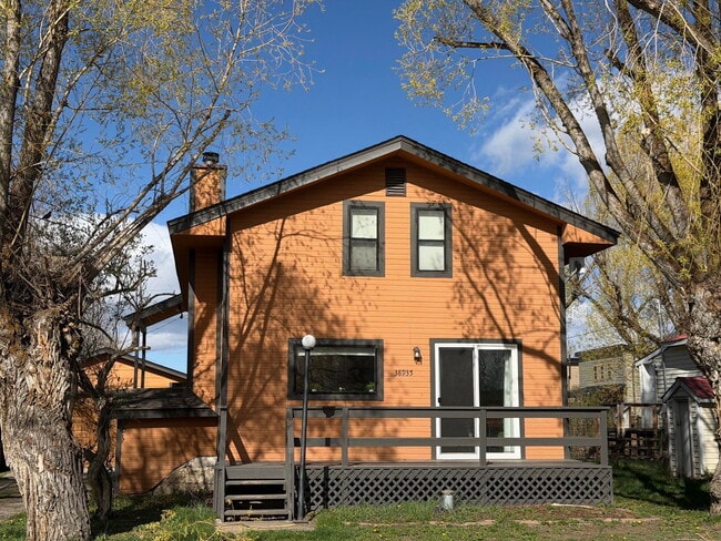Building Photo - 38935 Pine St