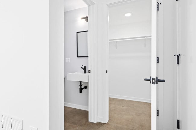 Building Photo - 6605 North Ave