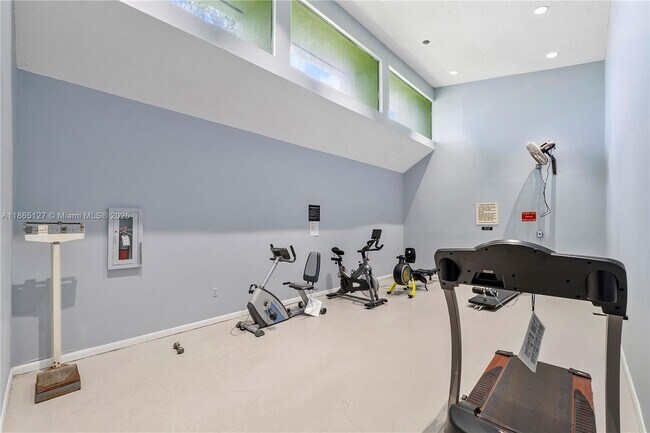 Building Photo - 9091 Lime Bay Blvd