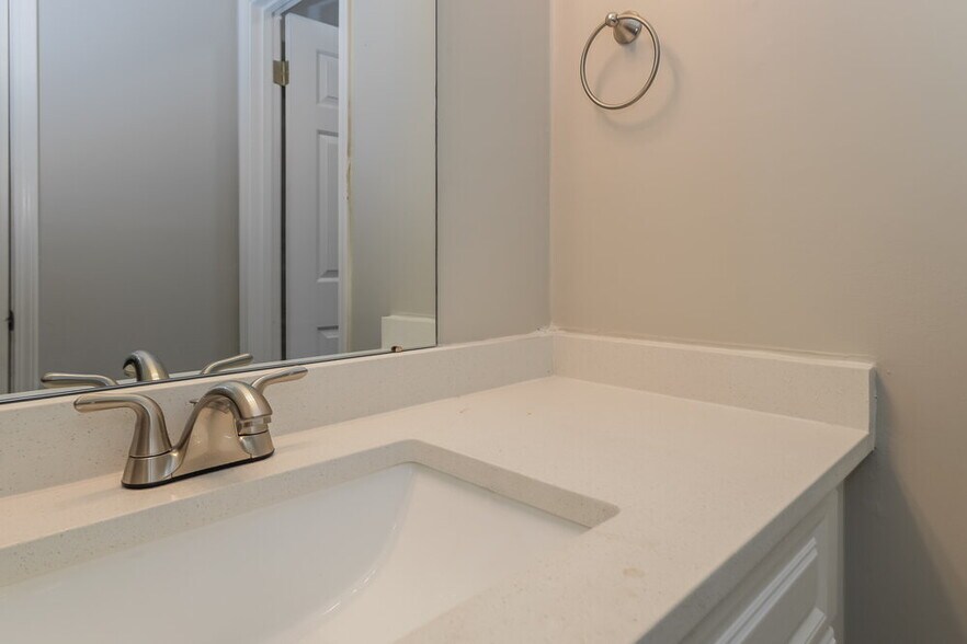 Building Photo - 5733 Crievewood Dr