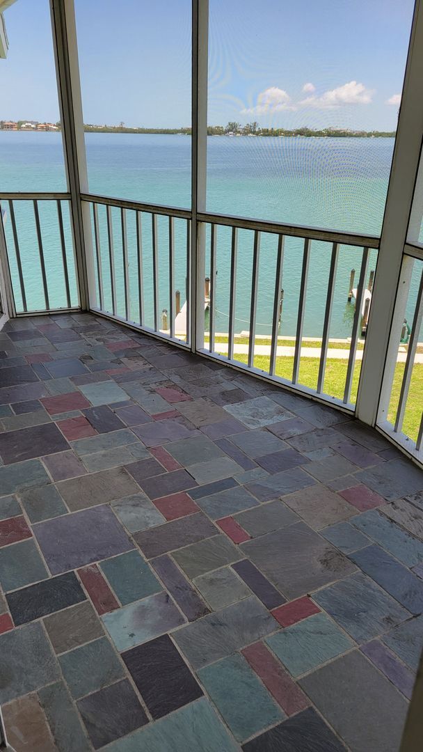 Building Photo - Annual UNfurnished top floor Bay front 2/2 condo with full views of Sarasota Bay