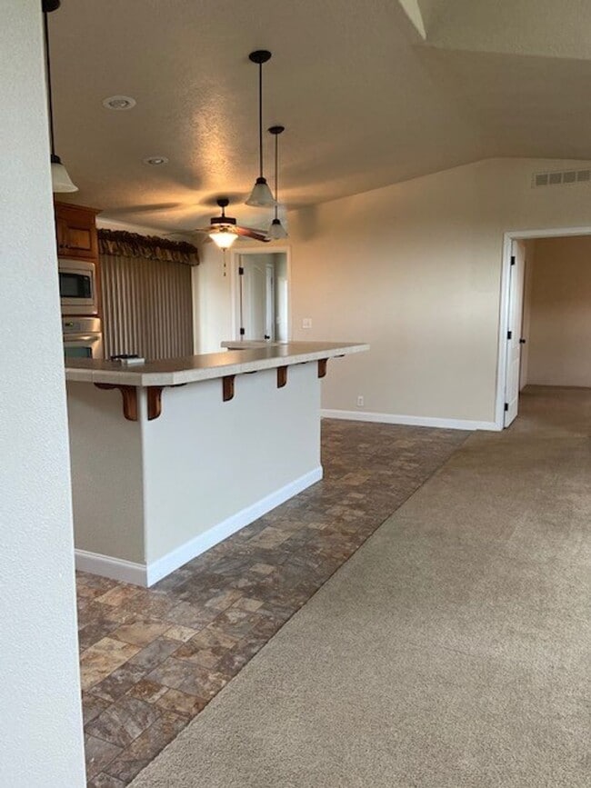 Building Photo - Hellgate Elementary School Area - 3 Bed, 2 Bath, Garage and a Fenced Yard