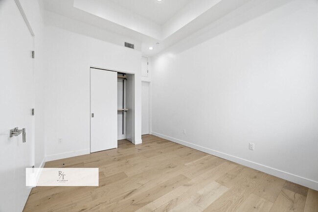 Building Photo - Luxury Modern Living with Stunning LA Skyline Views