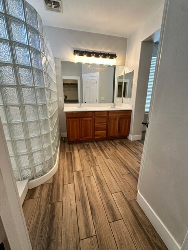 Building Photo - Beautiful Remodeled Cortina Home, 2310 sq ft, 4-bed, 2-bath home with a bonus den.