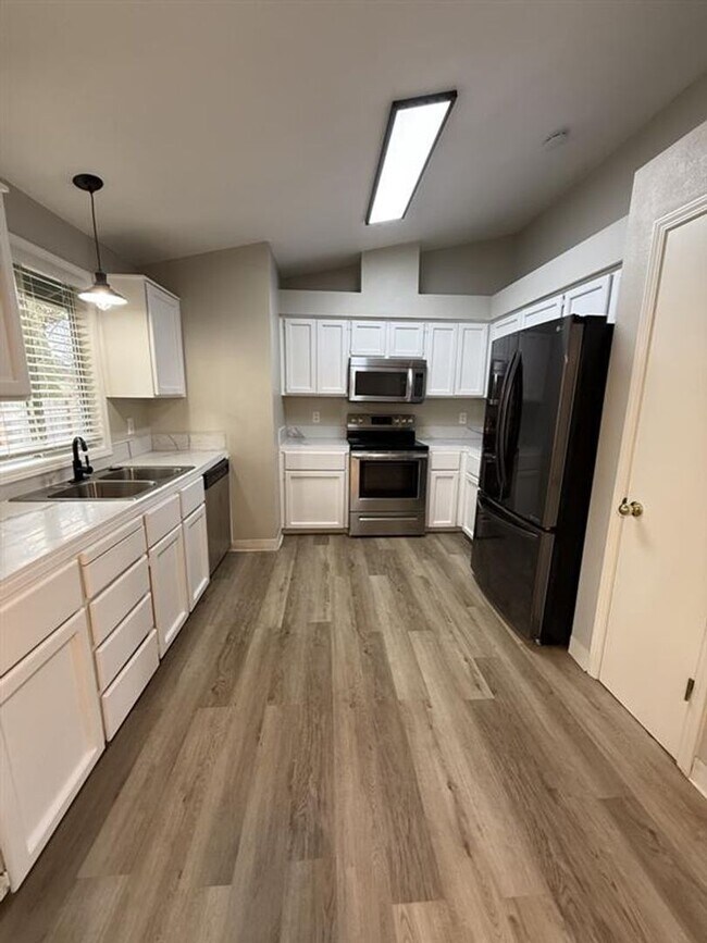 Building Photo - 1333 SW 178th Ave