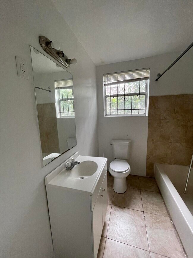 Building Photo - 1717 W 26th St